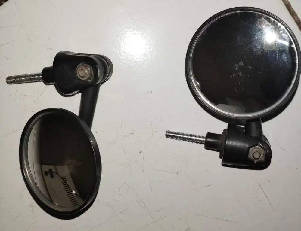 Spion motor model jalu, lampu depan variasi motor warna putih