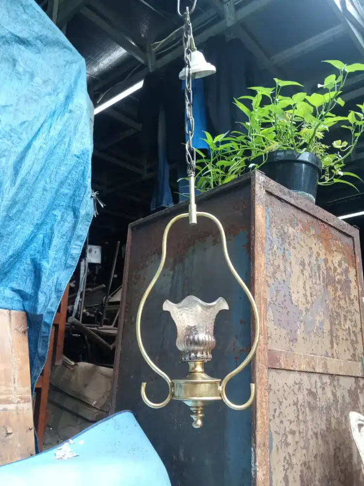 Lampu gantung antik