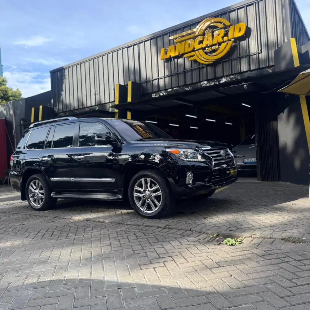 Lexus LX570 LOW KM