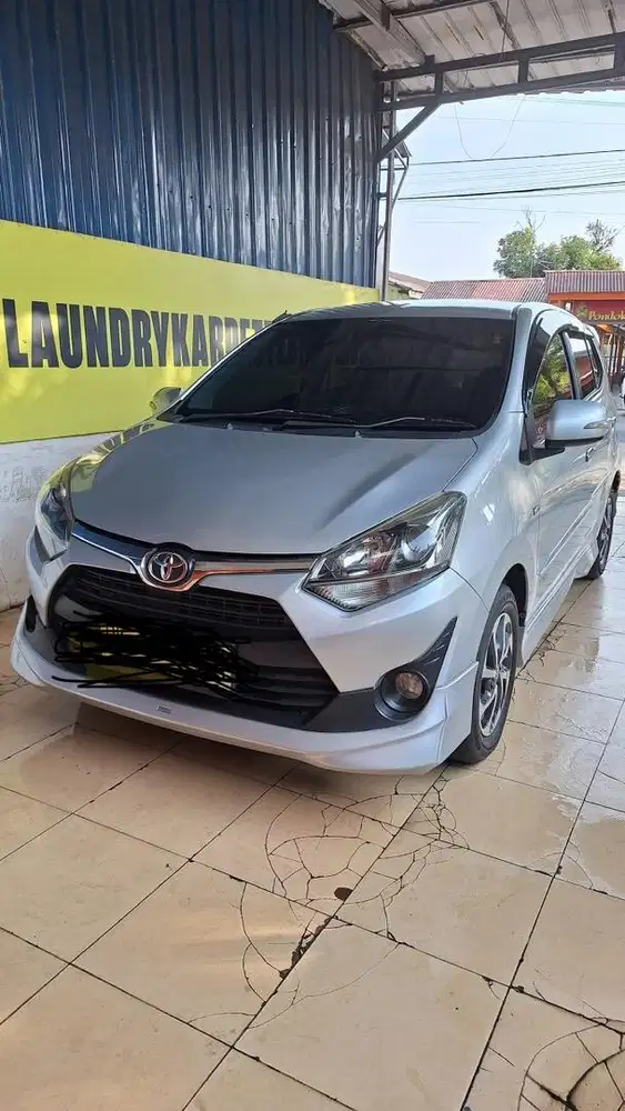 Mobil Agya silver