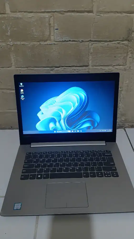 Lenovo Ideapad V320 core i3 gen 6 +dual VGA