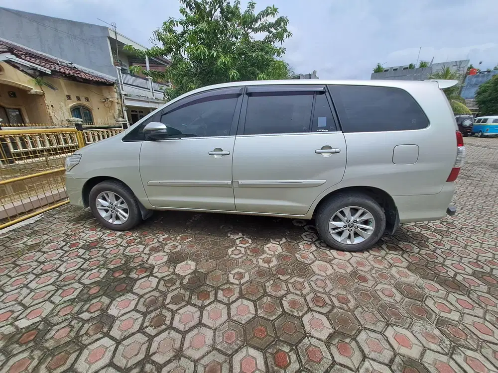 Toyota Kijang Innova 2011 Bensin