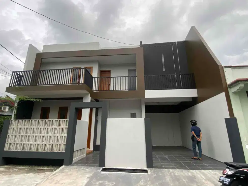 RUMAH MEWAH 2LANTAI ELEGAN MODERN DI MOJOKERTO