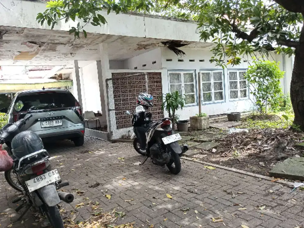 Turun Harga! Hitung Tanah  RUMAH DIJUAL DI BAWAH HARGA PASAR ZONA NIAGA Lokasi Jl. Raya Karang Menjangan ROW jalan 30 Meter