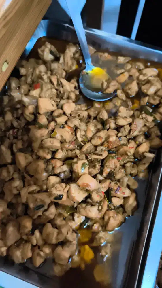 DIBUTUHKAN WAITRESS UNTUK WARUNG / KANTIN