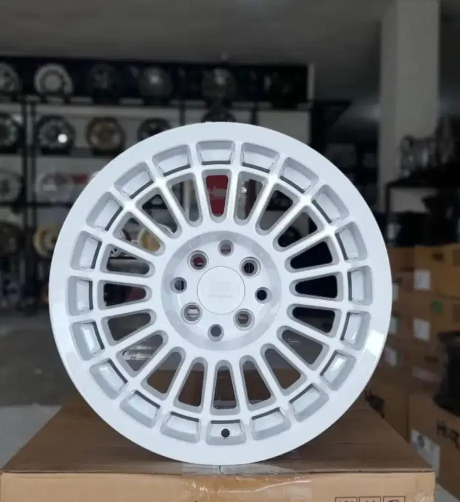 Dijual santai Velg HSR Futbuls putih baru pakai 3 hari