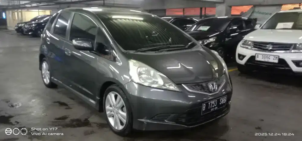 Honda Jazz RS A/T 2011 Abu2 Metalik Low KM Mulus Sekali Terawat Dp 6Jt