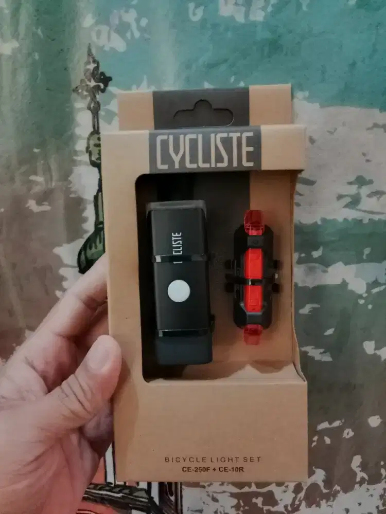 Lampu sepeda cycliste depan belakang satuset