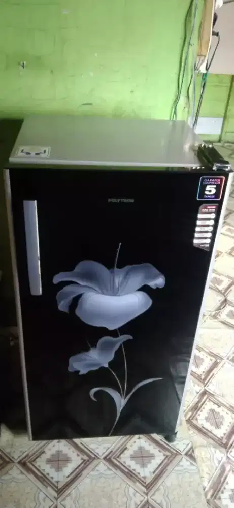 Kulkas 1pintu polytron blezza, no minus, masih seperti baru.