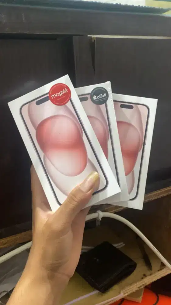 New iphone 15 128gb garansi resmi 1 tahun ibox