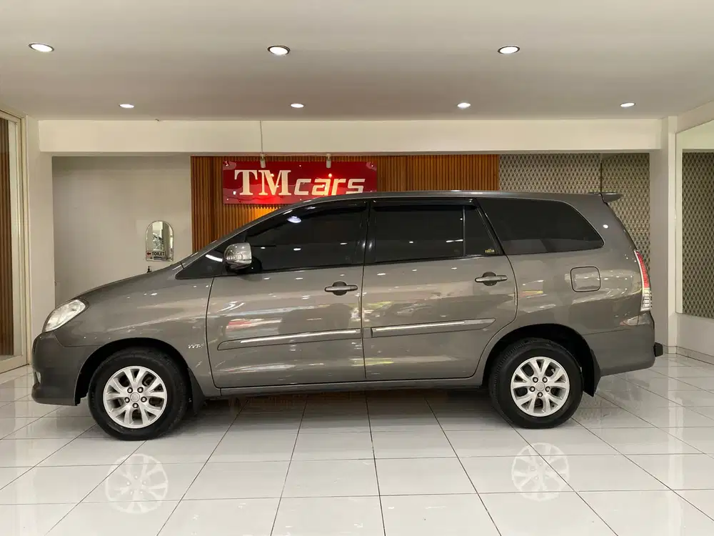 Toyota Kijang Innova 2010 Bensin
