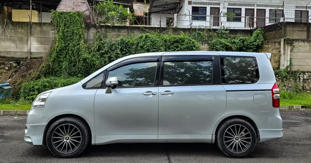 Toyota Nav1 2013 Bensin