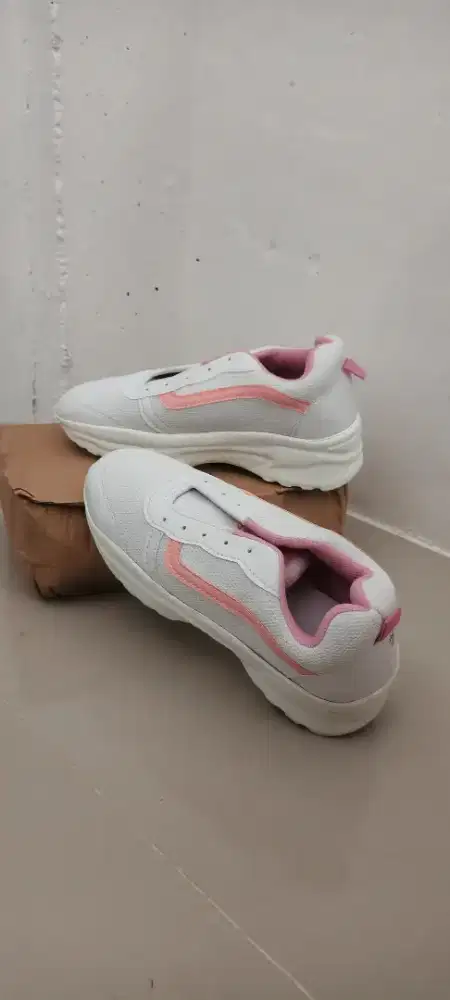 Sepatu jogging cewek, ukuran 39