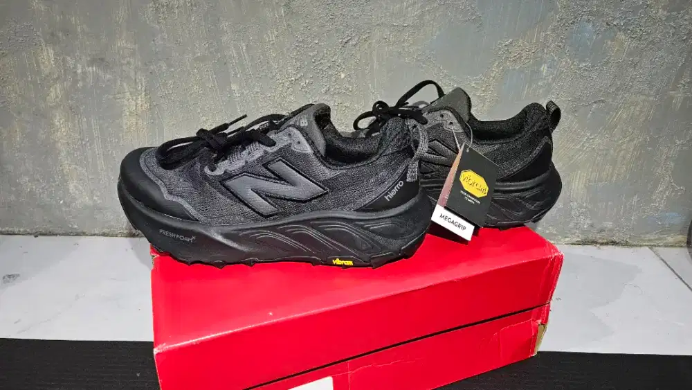 NEW BALANCE FRESH FOAM X HIERRO V9 - BLACK CEMENT - size 41.5