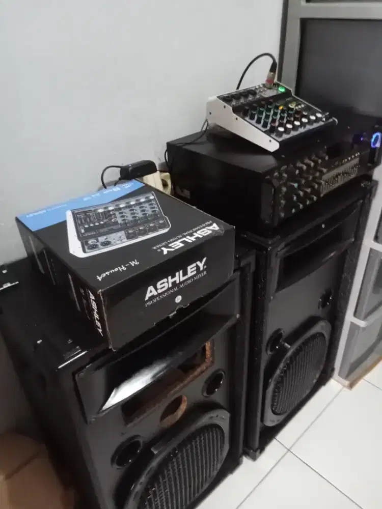 Sepaket mixer Ashley, amplifier dan speakernya