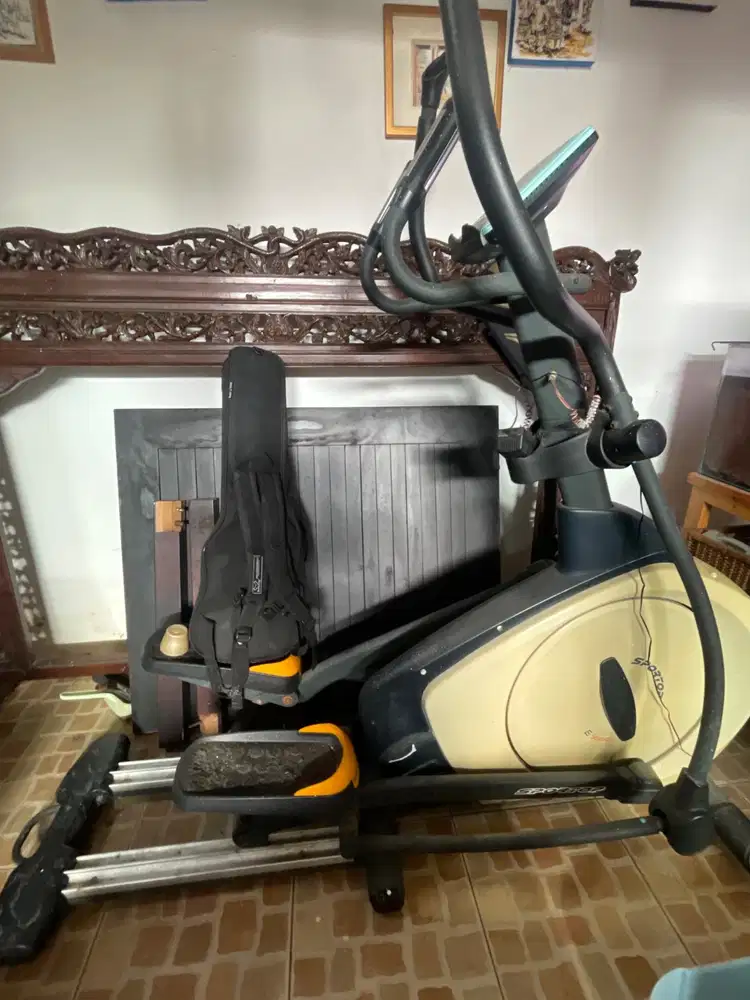 Elliptical alat fitness