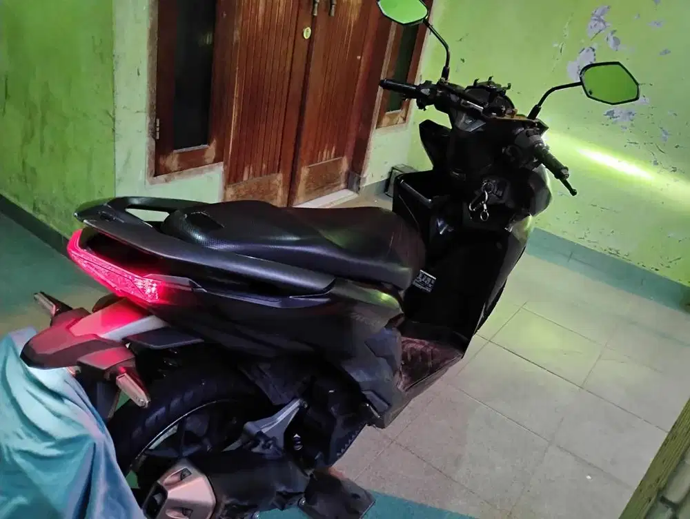 Vario 2018 warna hitam