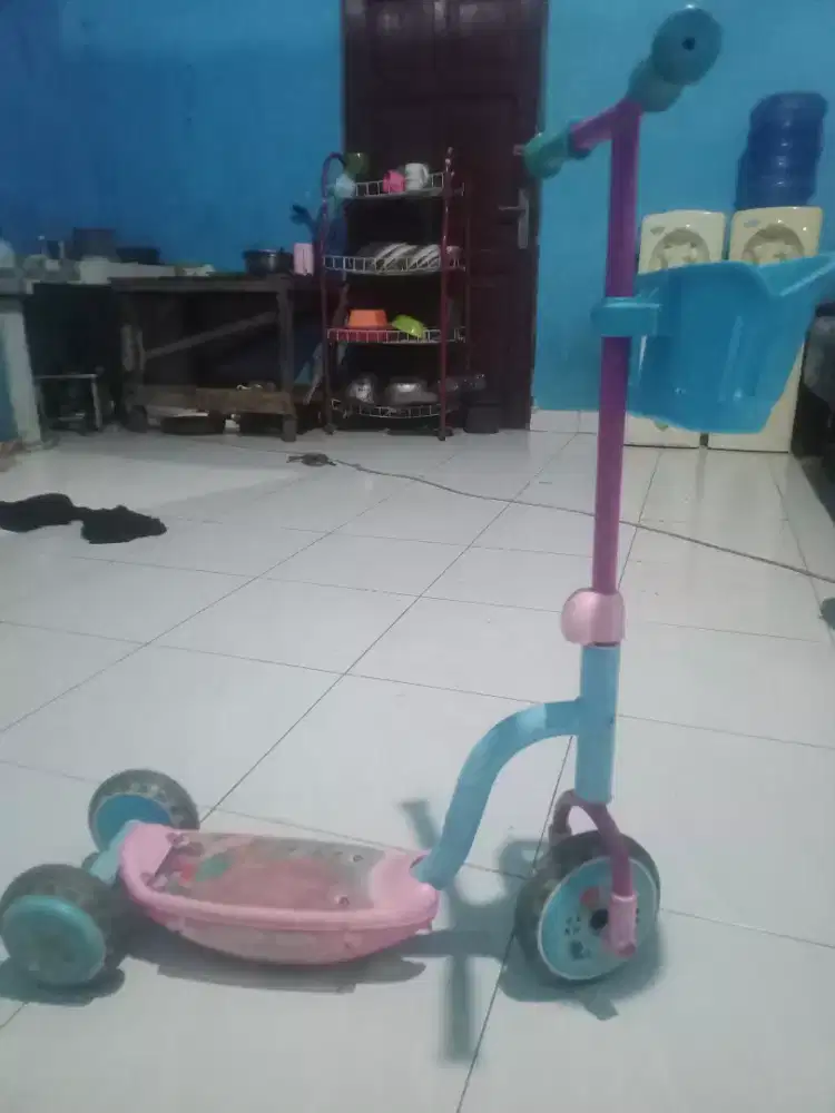 Sepeda skuter anak-anak