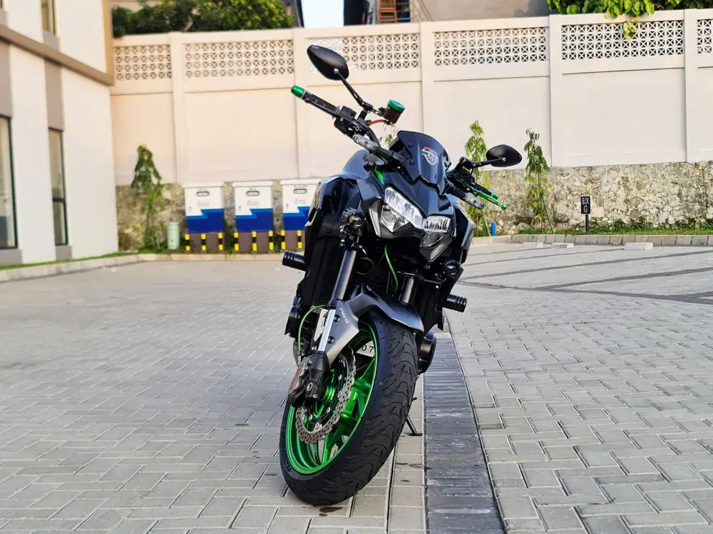 Km=4rb Kawasaki Z900 2023 full option Kawasaki ZR900f 2023 Z 900 2023