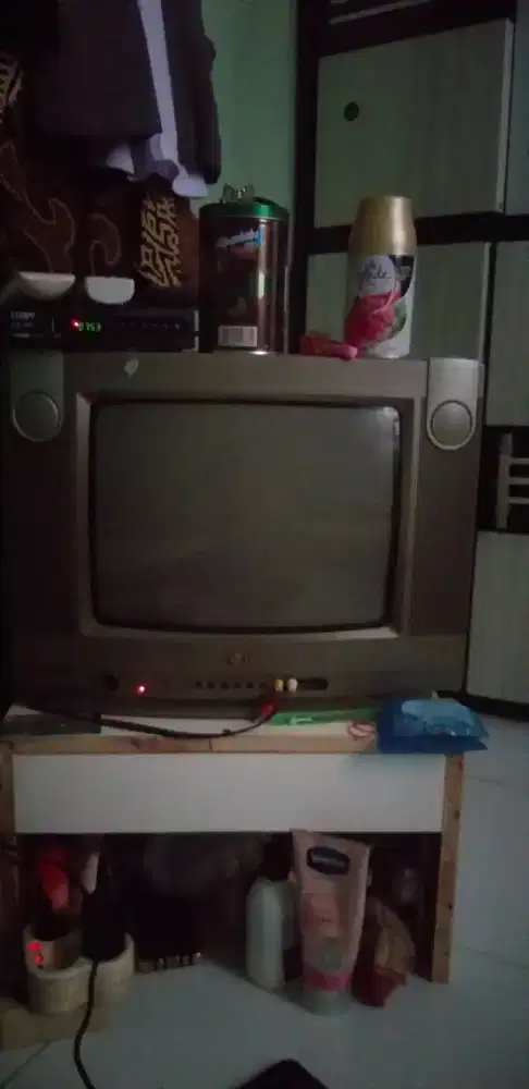 Dijual tv tabung merk LG 14 inci dan set box