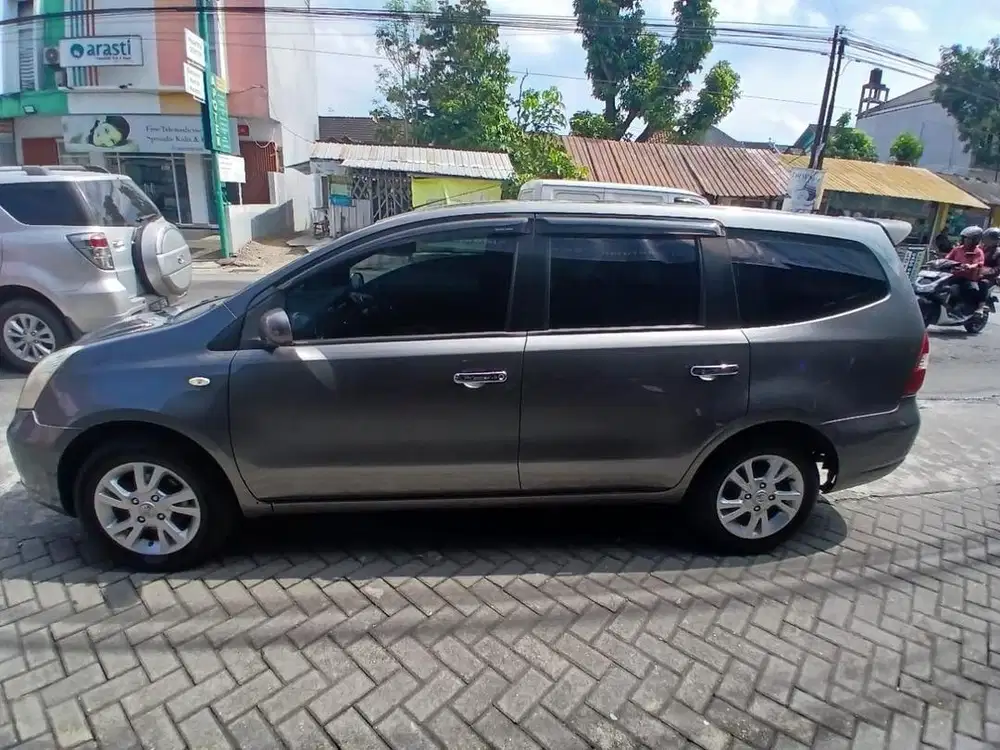 Jual Grand Livina 2013 tipe SV transmisi manual