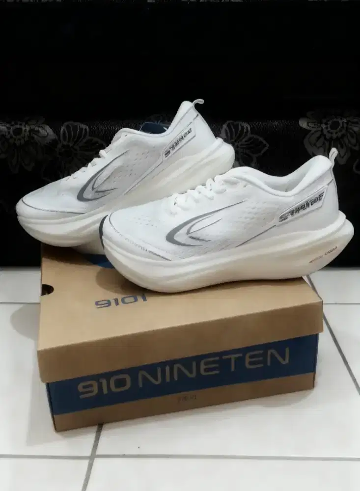 Sepatu running Nineten aurorun stride