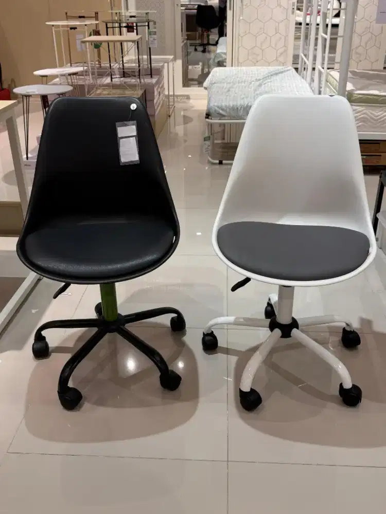 KURSI KANTOR BELI 1 GRATIS 1