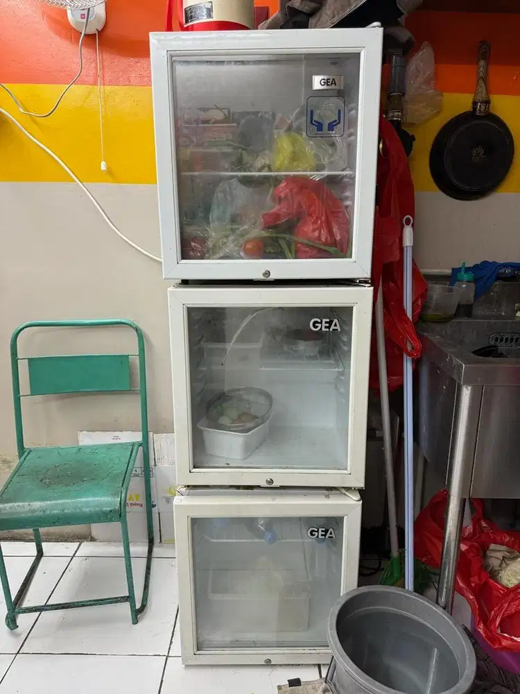 Kulkas/showcase mini merk GEA