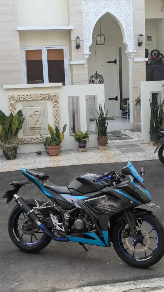 Motor kesayangan CBR 150R TAHUN 2019 AKHIR SURAT SURAT LENGKAP