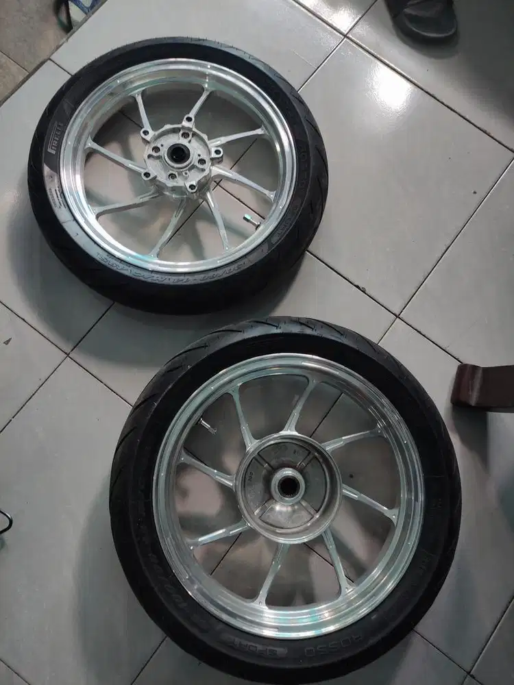 Delkevic M8 PCX 160 R14