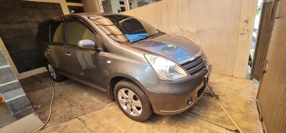 Nissan Grand livina 2010 Bensin
