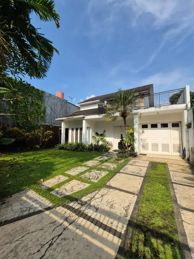 Dijual Rumah Strategis Dgn Halaman Luas di Pesanggrahan Jaksel AM16062