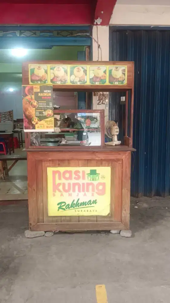 Lowongan kerja karyawan ( jaga stand makanan )