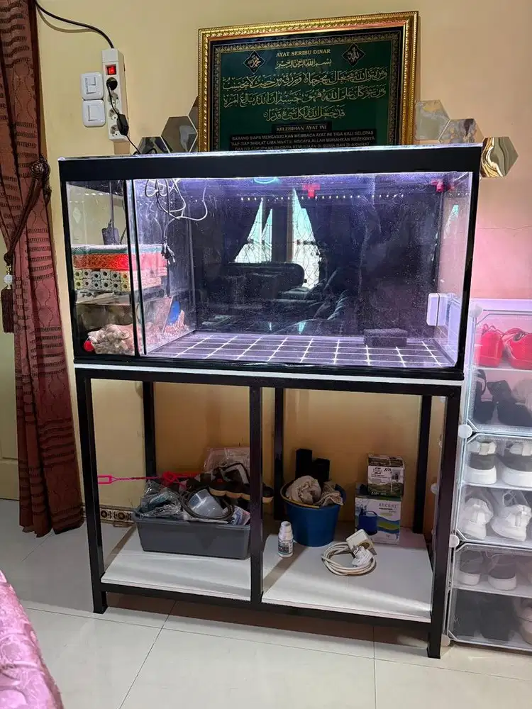 Aquarium ikan satu set