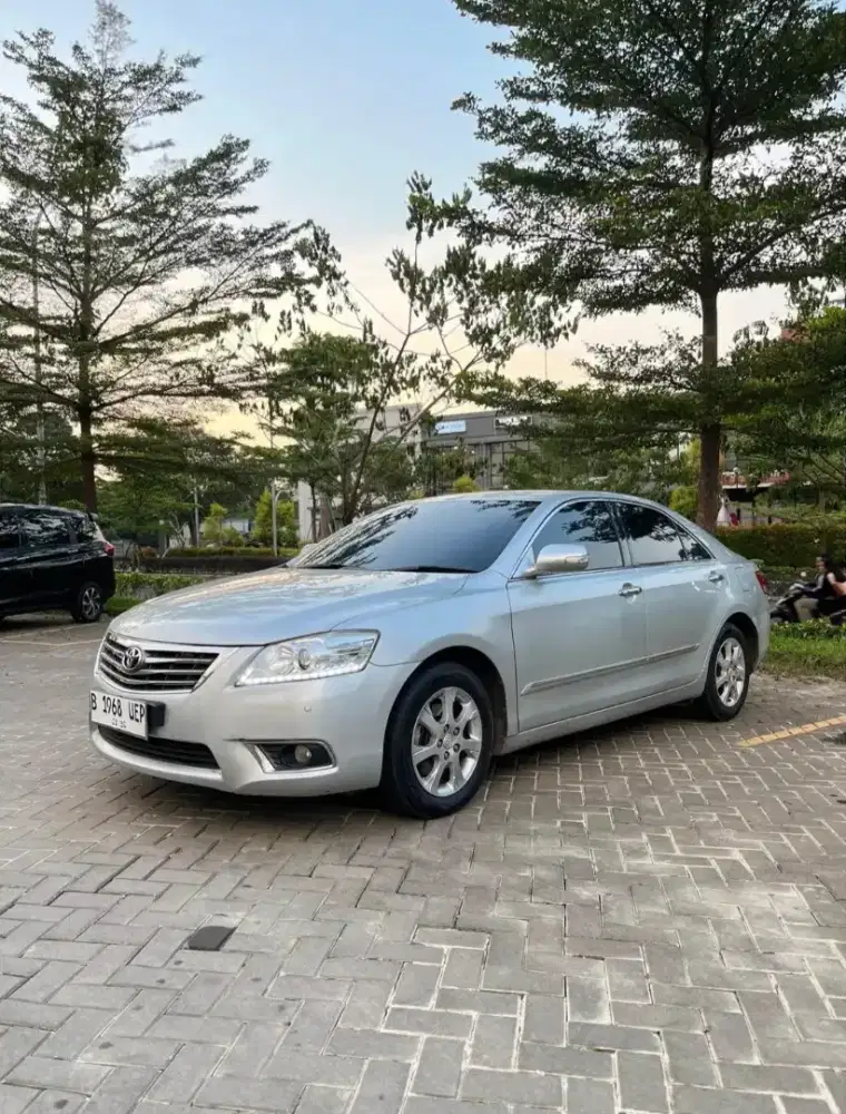 Camry v 2.4 tahun 2012