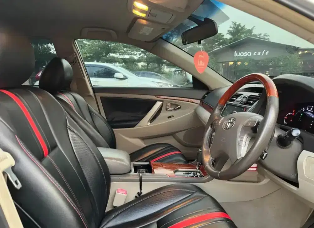 Camry v 2.4 tahun 2012