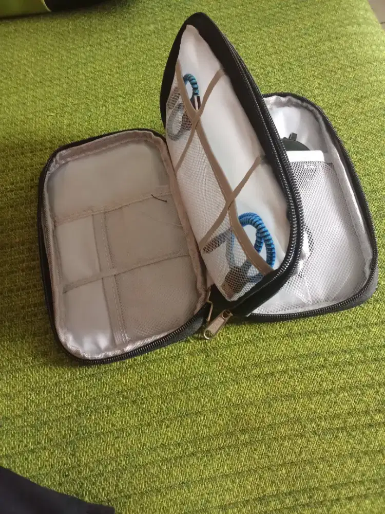 Tempat Penyimpanan barang-baranh, Kabel Cas