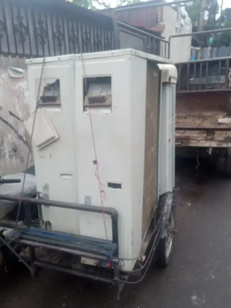 Menerima AC dan genset rusak