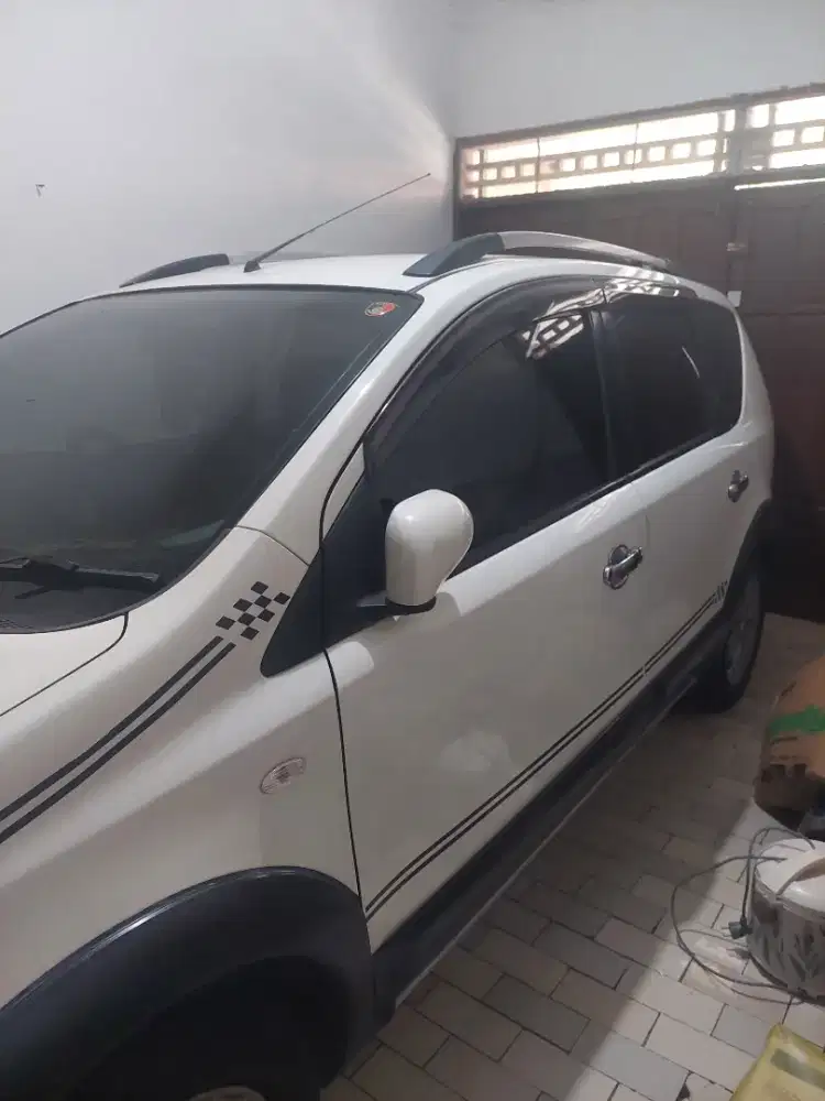 Dijual nissan x gear warna putih th 2013 matic