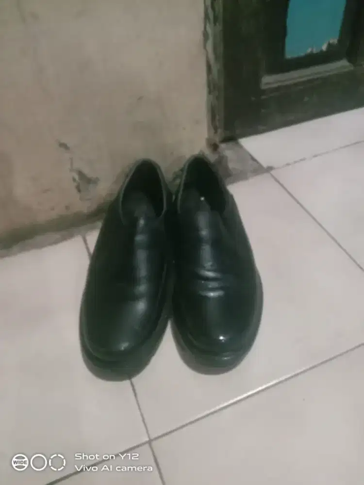 Sepatu sekolah dan sepatu fantofel