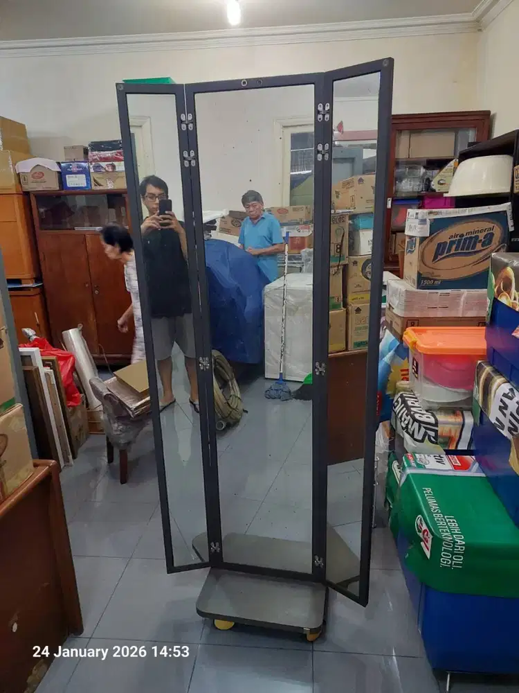 Dijual Cermin Tinggi Bekas