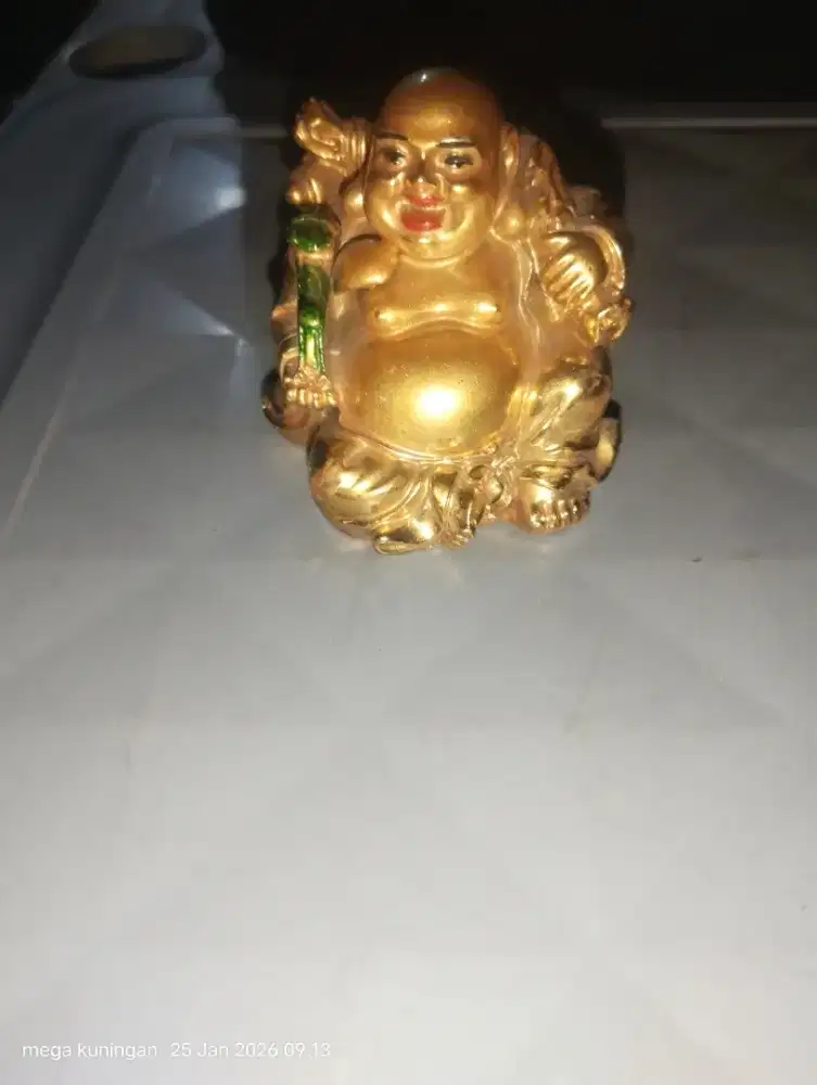 miniature budha ketawa