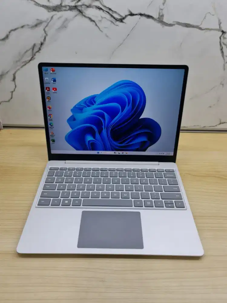 Microsoft surface laptop go, Core i5 gen 10, Ram 8gb, ssd 256gb, 13 in