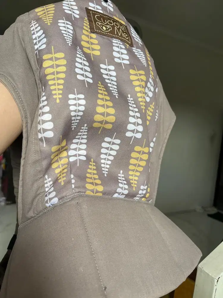 Cuddle Me Lite carrier preloved