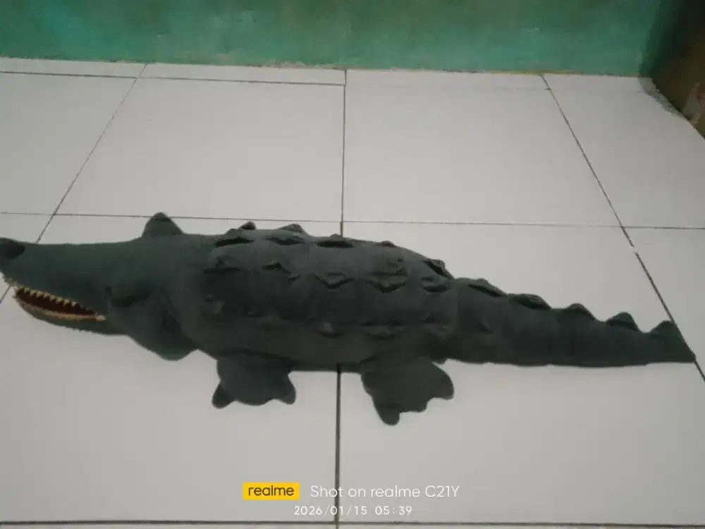 Boneka buaya masih bagus