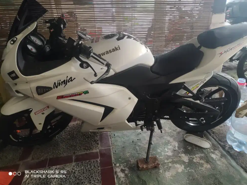 Ninja 250 karbu tahun 2011 limited pearl white
