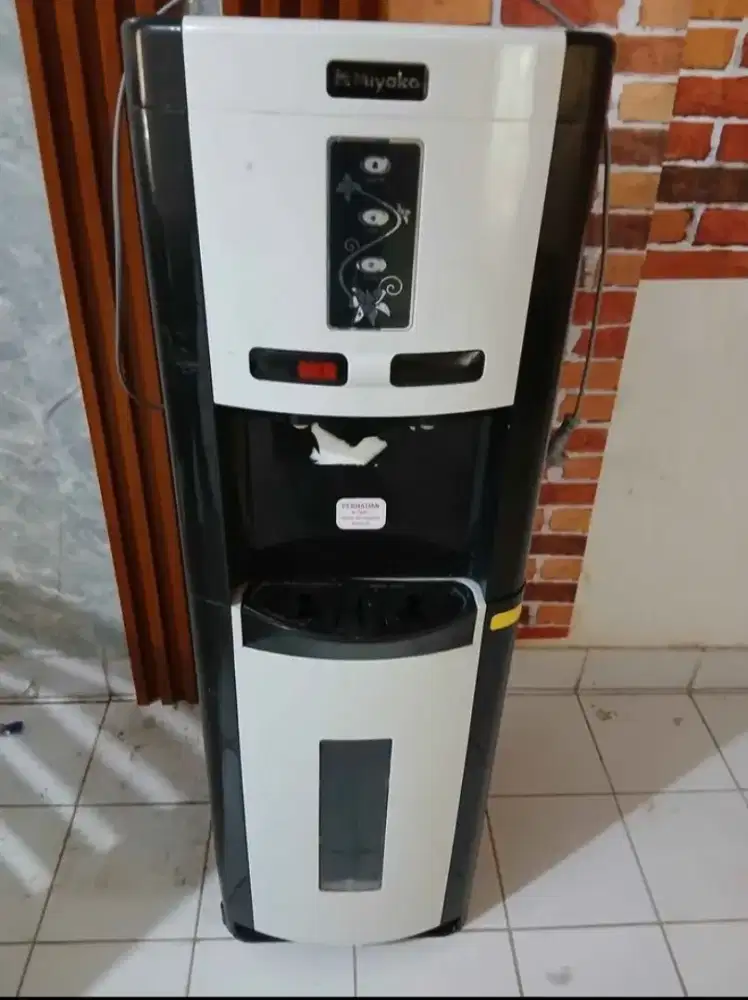 Dijual cepat dispenser minum merek miyako