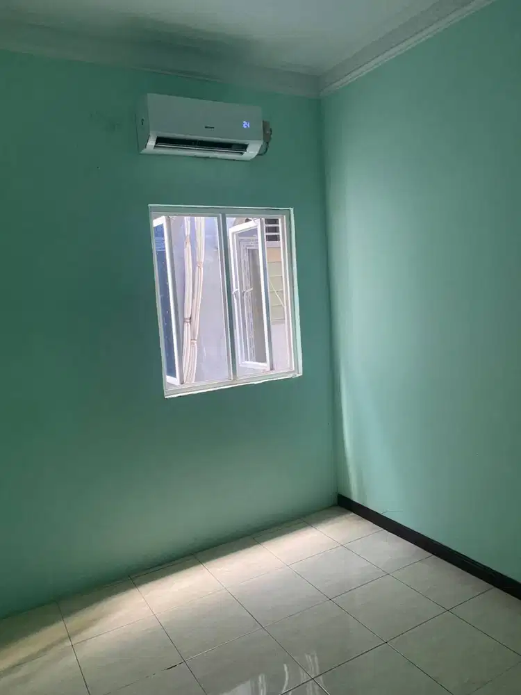 Kamar Kost AC Tanpa Perabot