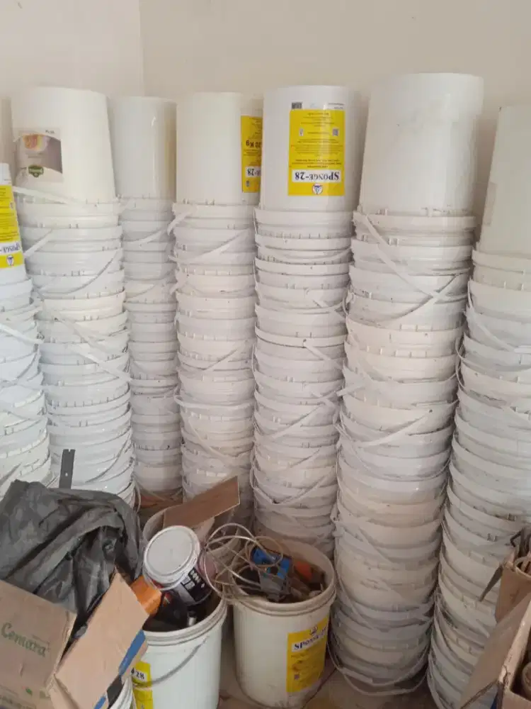 Ember bekas cat dan selai roti