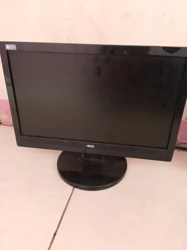 Jual 2 unit monitor pc 14 inch kondisi apa adanya
